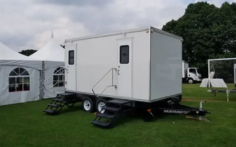 portable restroom rental